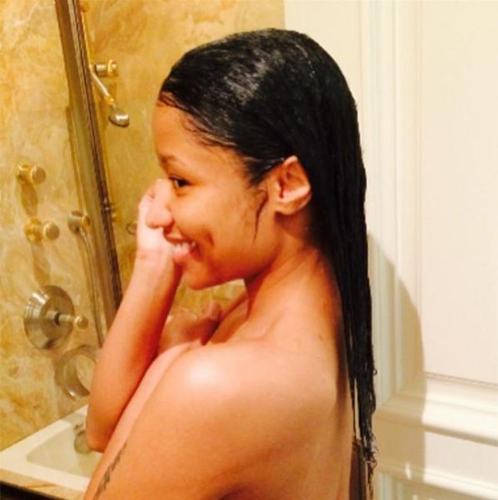 Nicki Minaj mostró fotos mientras se duchaba