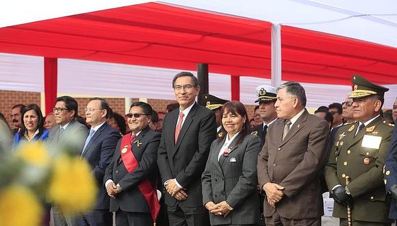 Tacna: "Cierre el Congreso" le piden a Martín Vizcarra en el paseo de la bandera 