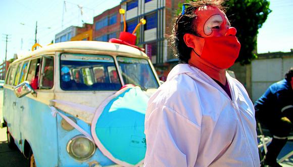Payaso Chupetín lucha contra el coronavirus en la cama UCI de hospital Carrión de Huancayo 