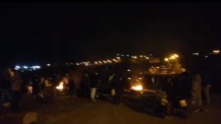 Carretera Arequipa -Yura continúa bloqueada por pobladores