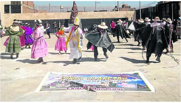 ​Familia de desplazados danzan en Lugar de la Memoria en Huancayo