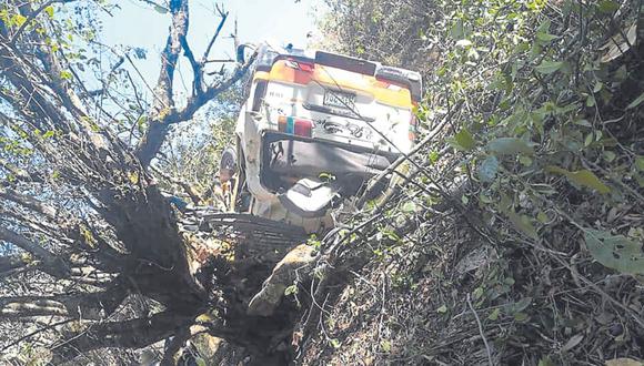 Combi se despistó y cayó a abismo en la provincia de Pomabamba. Accidentados fueron trasladados a hospital de la zona.