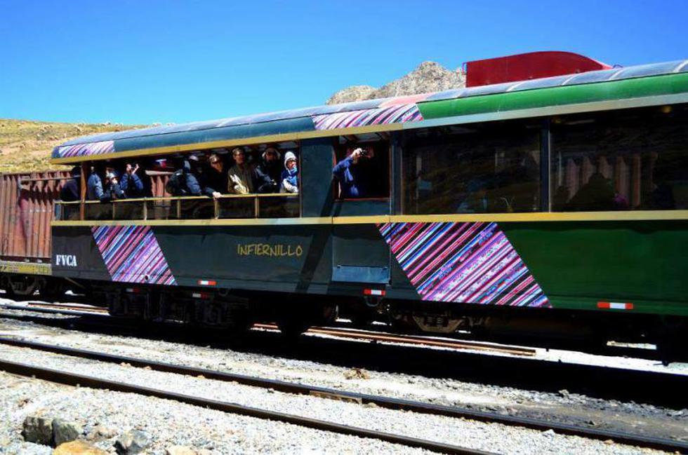 Turistas llegan a Huancayo en tren y bailan Huaylarsh (FOTOS)
