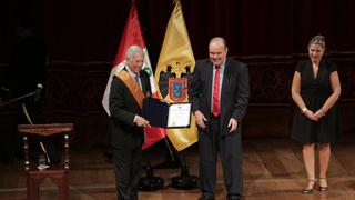 Mario Vargas Llosa recibió homenaje de la Municipalidad de Lima