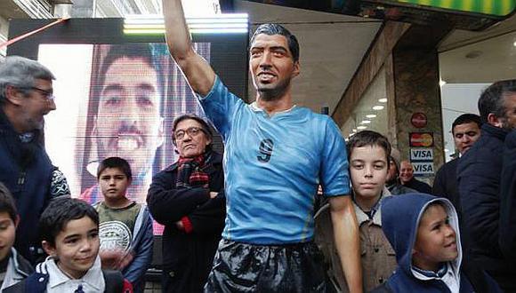 Luis Suárez: Inauguran en Uruguay estatua en tamaño real del jugador
