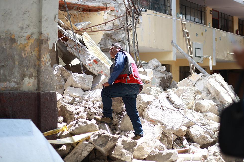 ​Colapsa salón en Centro Histórico de Arequipa (FOTOS)
