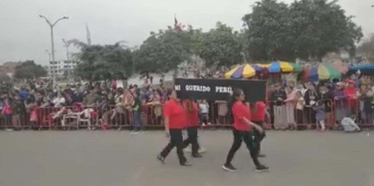Maestros desfilan con ataúd (VIDEO)  