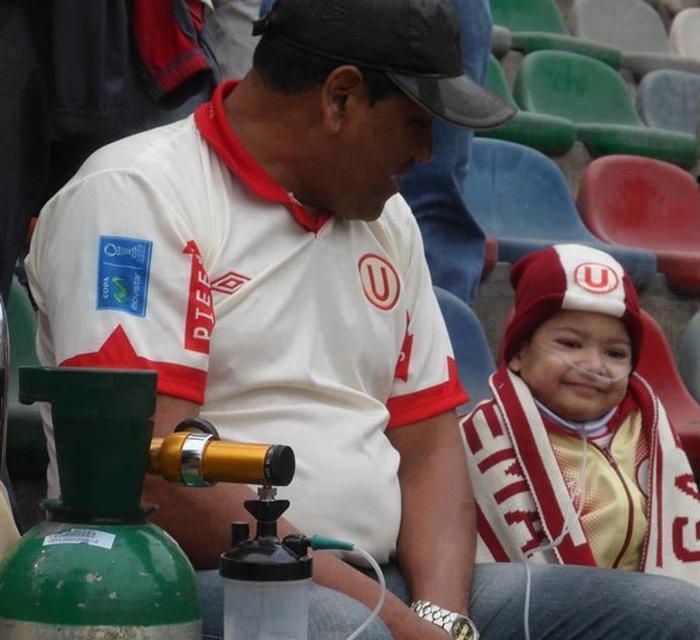 Barristas de Alianza enternecen la web con foto de pequeño hincha de Universitario