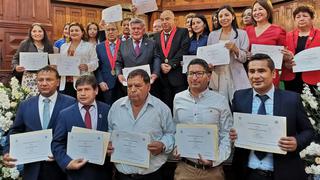 Jurado Electoral Especial de Trujillo entrega credenciales a César Acuña y consejeros