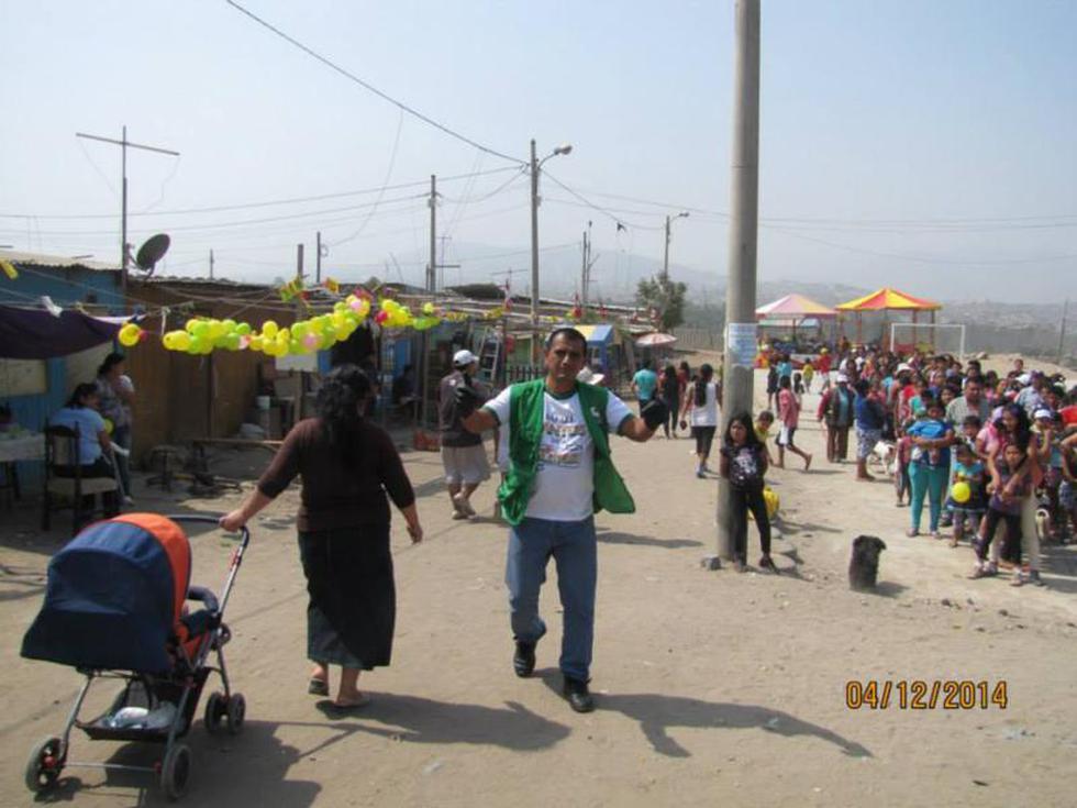 Precandidato a Lima: Reparten pescado junto a imagen de Rafael Santos ...¿por votos?  (Fotos)