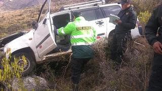 Carreteras se tiñen de sangre: 2 autos acaban al fondo de profundos precipicios