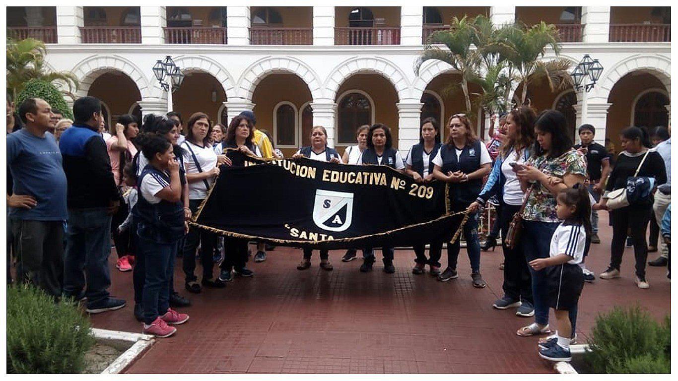 Padres de la I. E. Santa Ana llegan al Poder Judicial y exigen reubicación de internos de la exFloresta
