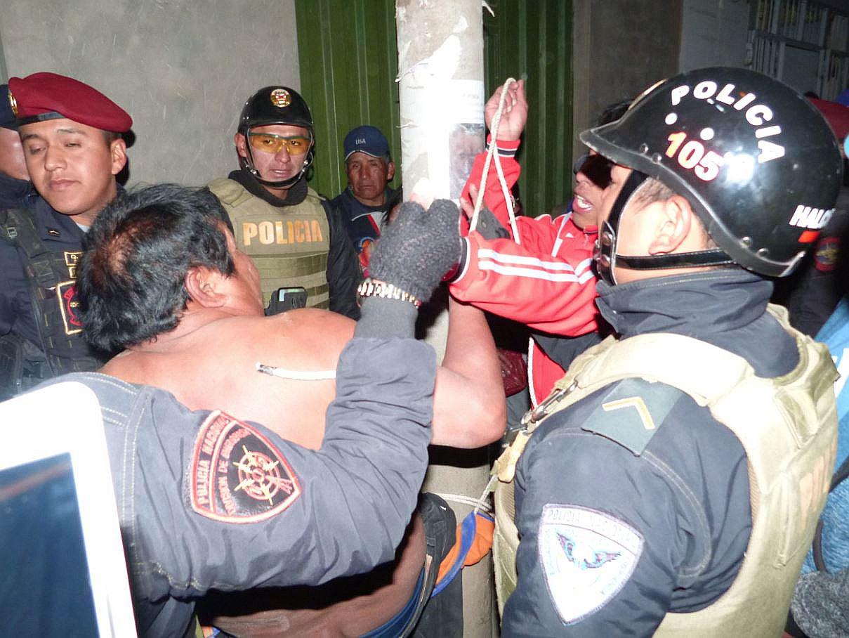 Azotan a varón acusado de robar celular en Juliaca 