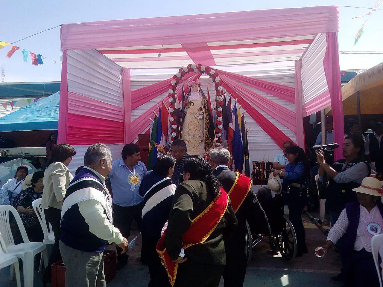 Residentes de Santa Rosa en Puno celebran fiesta patronal en Arequipa