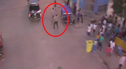 Intervienen a dos extranjeros ebrios cuando insultaban a policías (VIDEO) 