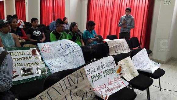 Estudiantes de  agropecuaria protestan en el instituto Vigil