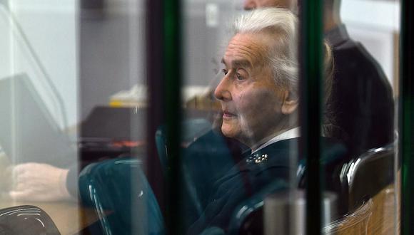 "Abuela nazi" de 88 años ingresa a prisión por negar el Holocausto