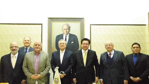 Excanciller Óscar Maúrtua de Romaña preside Sociedad Peruana de Derecho Internacional