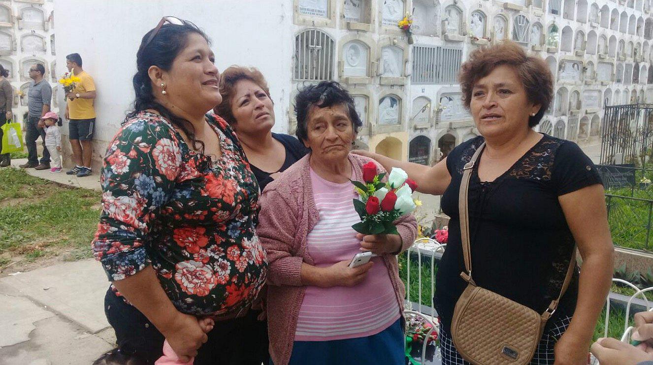 Día del Padre: Así recuerdan a sus progenitores en el cementerio (VIDEO) 