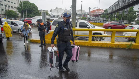 Dos heridos de 53 y 37 años también fueron trasladados a un hospital. (Foto: Claudio Cruz / AFP)