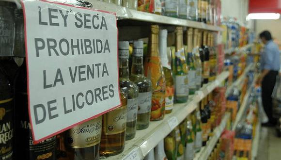 Los supermercados deberán suspender la venta de bebidas alcohólicas y los bares y licorerias deberán cerrar sus puertas. (Foto archivo referencial)