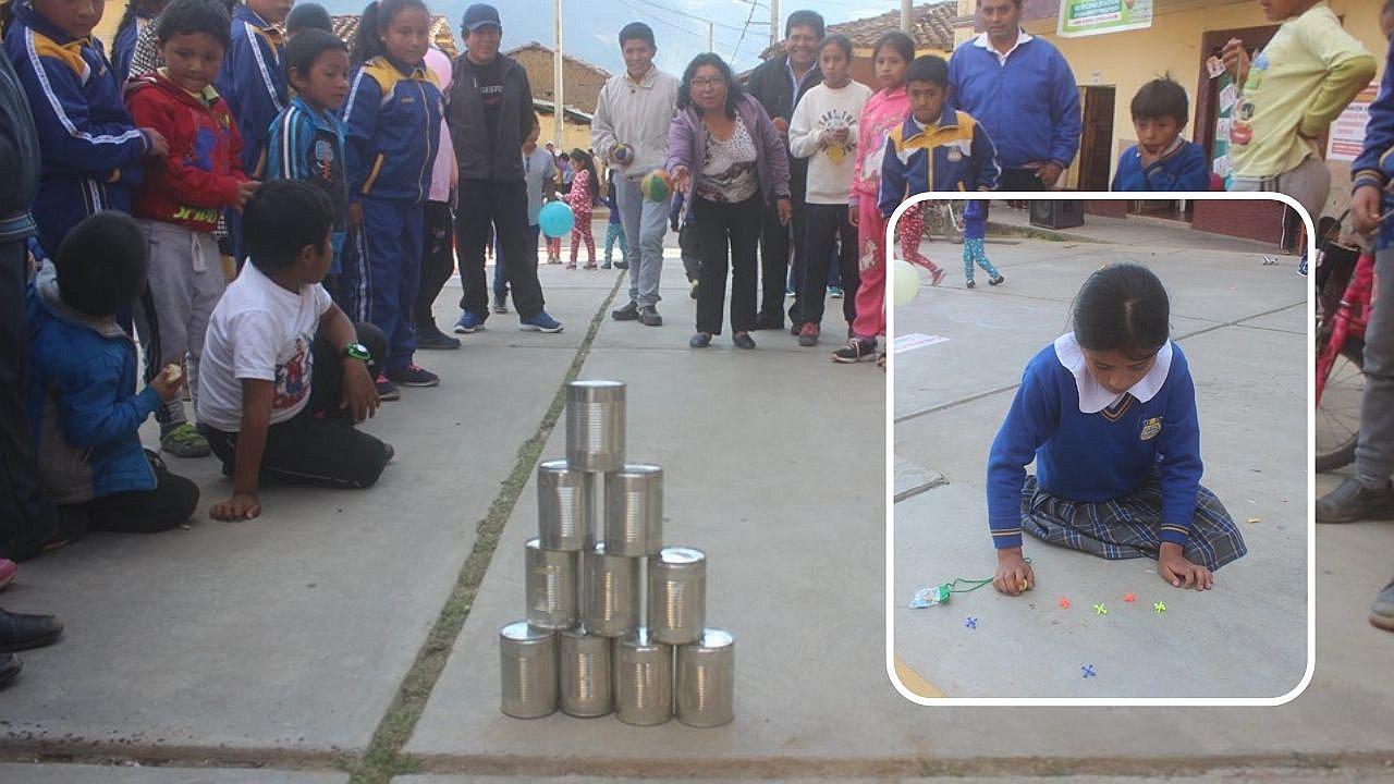 Profesora promueve juegos de antaño para evitar el uso de celular y videojuegos en los niños