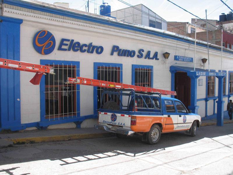 Pobladores de Carabaya protestan contra Electro Puno