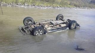 Dos fallecidos y un desaparecido tras caída de vehículo a río en Cusco