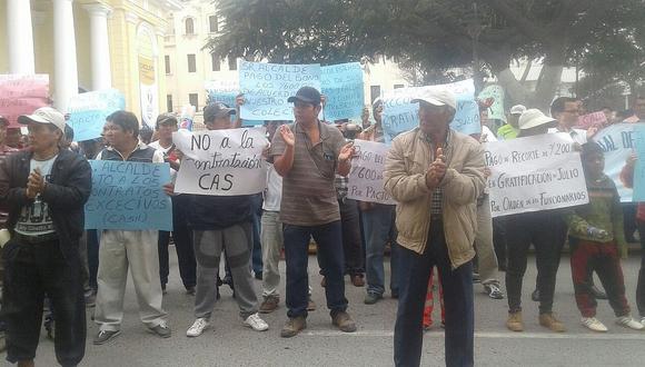 Chiclayo: Obreros piden el cese de contratación de personal en la MPCh (VIDEO)
