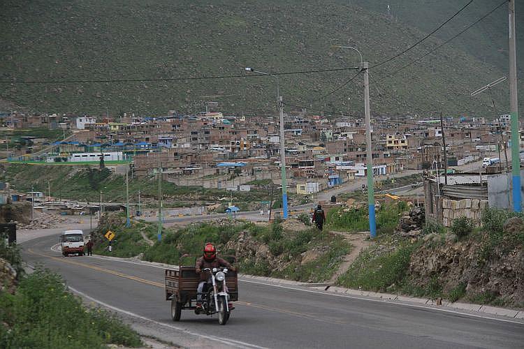 Empieza electrificación en zonas periféricas para dejar medidores colectivos