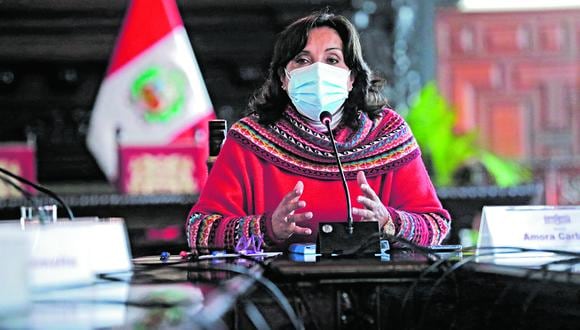 Dina Boluarte declaró a la prensa durante la entrega de alimentos, de parte del Midis, a familias afectadas por el derrame de petróleo ocurrido en Ventanilla el pasado 15 de enero. (Foto: archivo GEC)