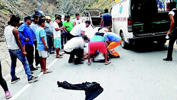 Joven muere tras chocar su motocicleta contra ómnibus cerca de “El Cuello” en Olmos