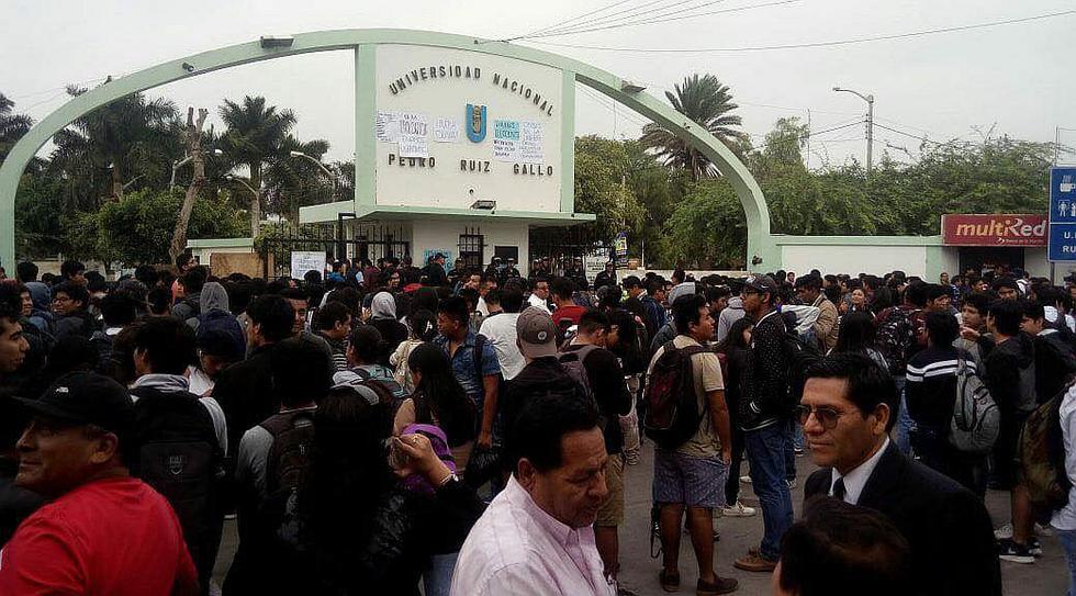Alumnos toman Universidad Nacional Pedro Ruiz Gallo en protesta contra rector