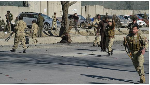 Afganistán: Al menos 60 muertos tras ataque talibán a base militar