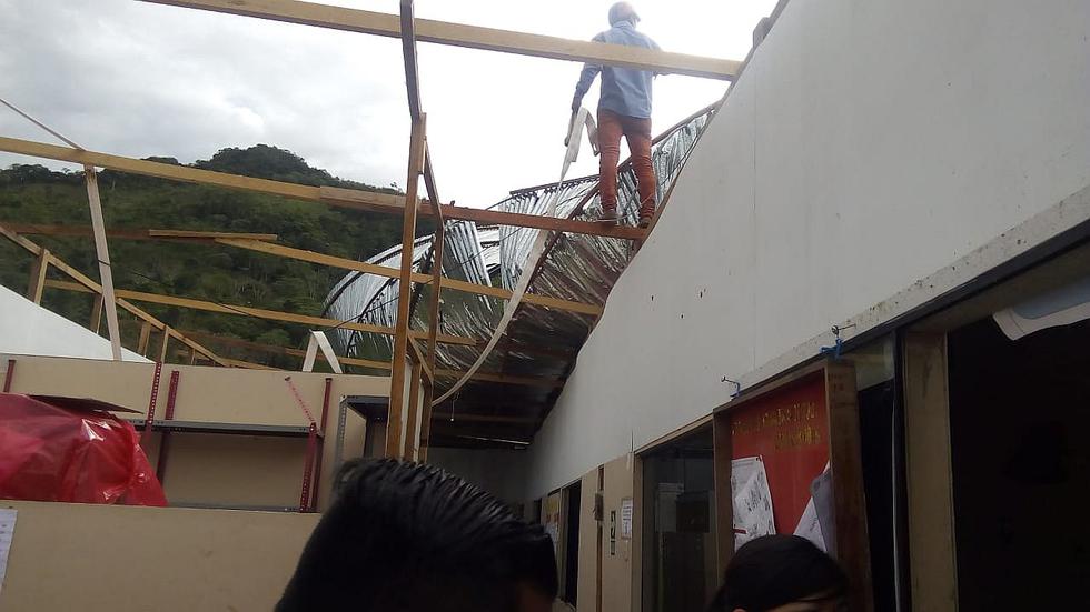 ​Fuerte viento deja sin techo a la oficina seguros en hospital de Tingo María (FOTOS)