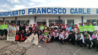 Con diversas danzas y desayunos reciben a turistas en el aeropuerto Francisco Carlé