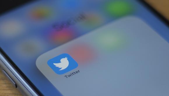 Twitter planea incorporar otras funciones adicionales para dar más control sobre la privacidad en las menciones, como nuevas notificaciones especiales para avisar cuando una cuenta que no sigue al usuario le menciona en un tuit. (Alastair Pike / AFP)