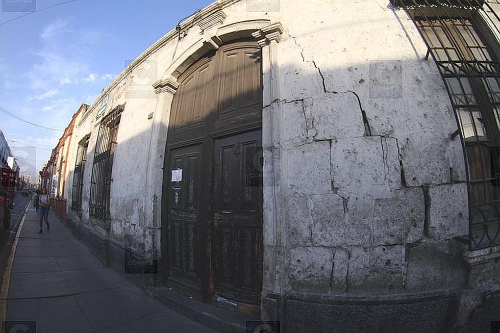 Casonas históricas, pero peligrosas para los peatones (FOTOS)