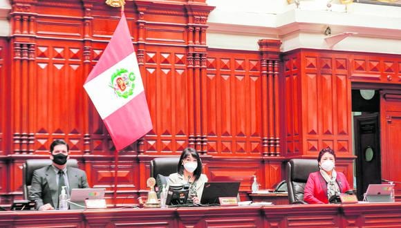 Mirtha Vásquez participó en el debate para sustentar su voto en contra de no acatar la orden judicial.