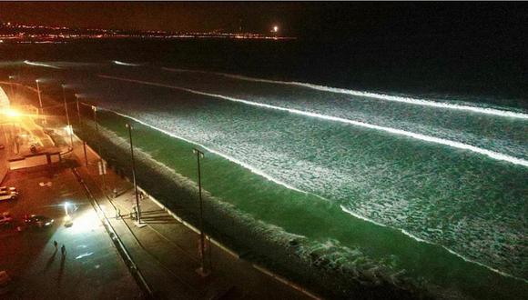 Implementan luminarias en playa de Miraflores para practicar surf de noche (FOTOS)