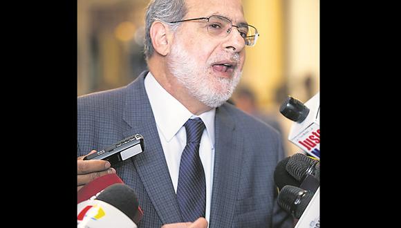 Daniel Abugattás recurre al Poder Judicial para evitar suspensión