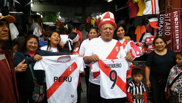 ​Perú vs Colombia: Hinchas llegan a Gamarra por camisetas de la selección