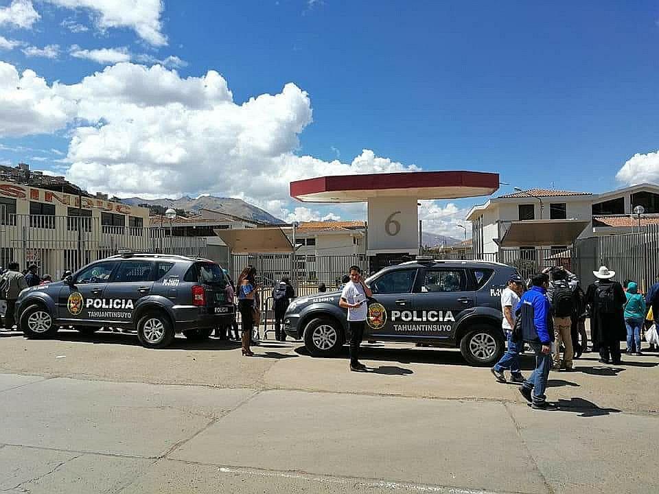 Banda de tacneños avisaba respuestas a postulantes de universidad del Cusco