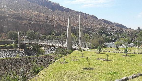 Investigan construcción de puente sobre el río Chili