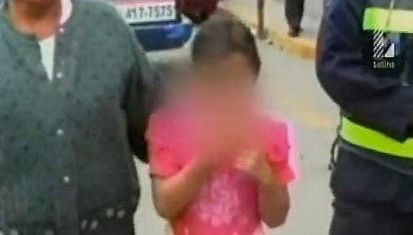 Directora de colegio arranca mechón de cabello a alumna de 10 años