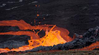 Reportan erupción volcánica cerca de la capital de Islandia