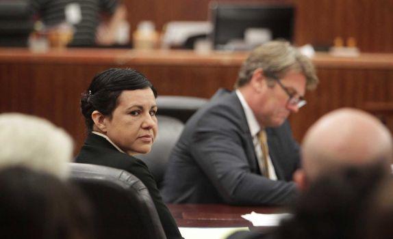 Juzgar a mujer por matar a su pareja con taco aguja de su zapato