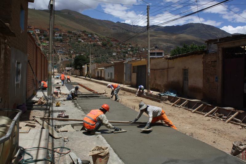 Pavimento del jirón Tarma presenta rajaduras