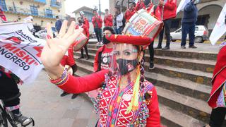 Cantante cusqueña ‘La Miski’ cierra campaña junto a músicos tradicionales