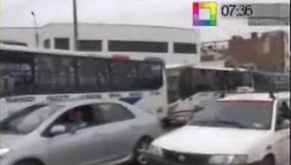 Transportistas del Callao protestan por cancelación de rutas a Lima